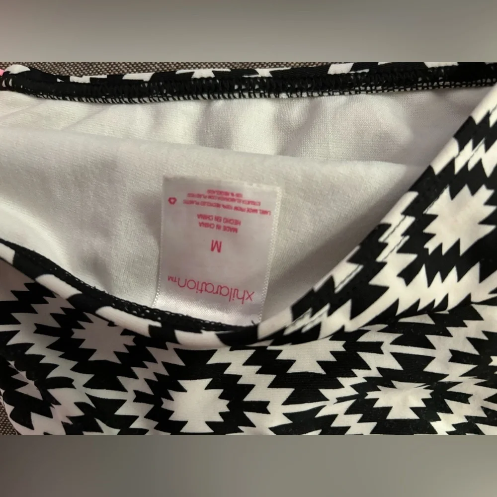 Xhilaration | great used bikini swimsuit. Strapless, art deco. Sz medium on both